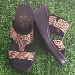 Skechers Wedge Sandal Slip On Lux Foam Size 10 LOTS OF BLING!